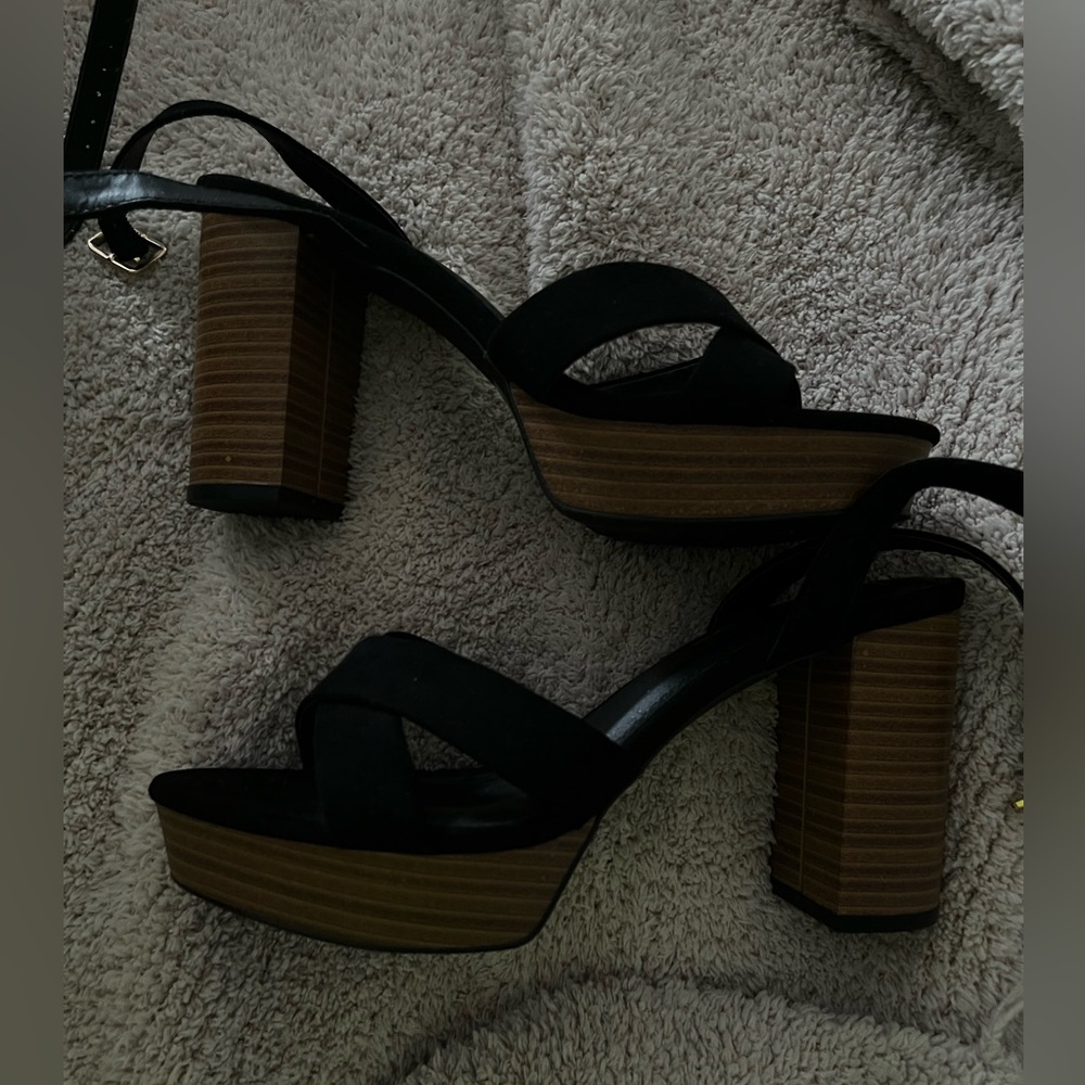 Lulu’s Black Velvet Platform Ankle Strap Heels NWT Size 8
